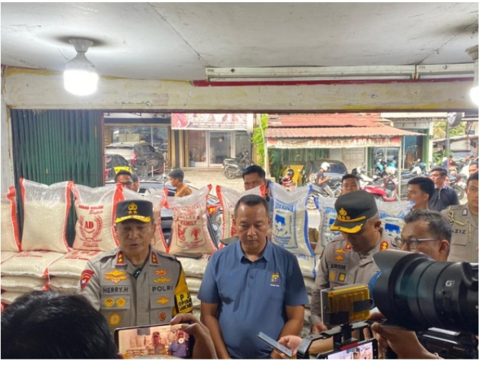 Polda Riau Grebek Distributor Beras Oplos, Satu Pelaku Diamankan dan 9 Ton beras 