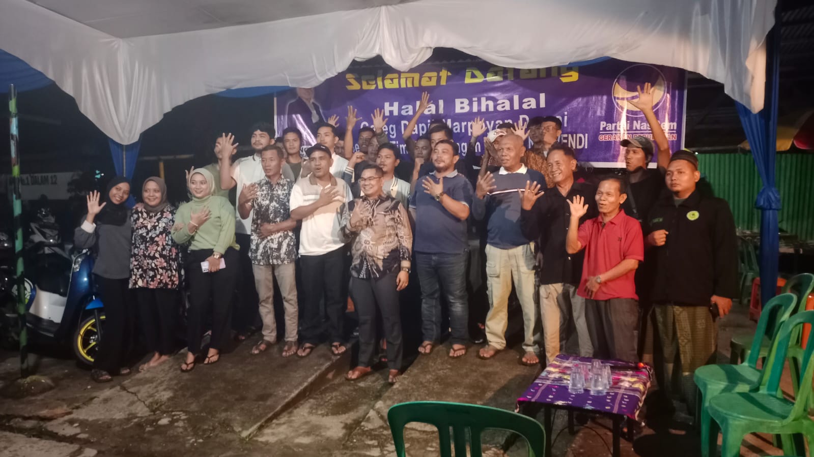 Caleg dari NasDem Datuk Nouvendi SK, SH Menghadiri Acara Halal bihalal di sekretariat IPK Marpoyan damai. 
